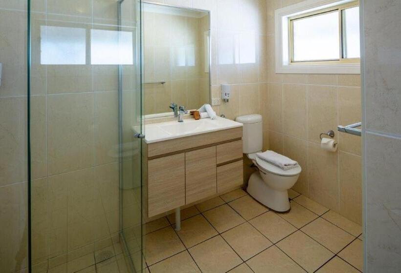 חדר משפחתי, Stockmans Motel