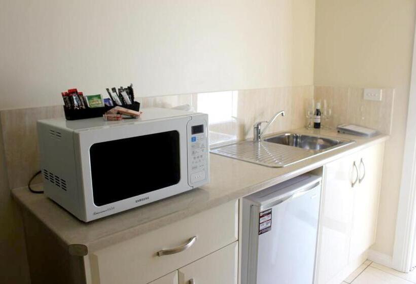 חדר משפחתי, Stockmans Motel