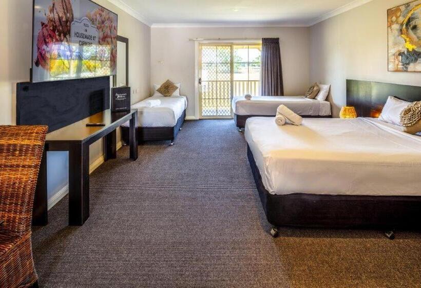 חדר משפחתי, Stockmans Motel