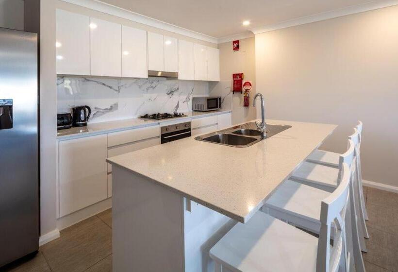 חדר משפחתי, Stockmans Motel