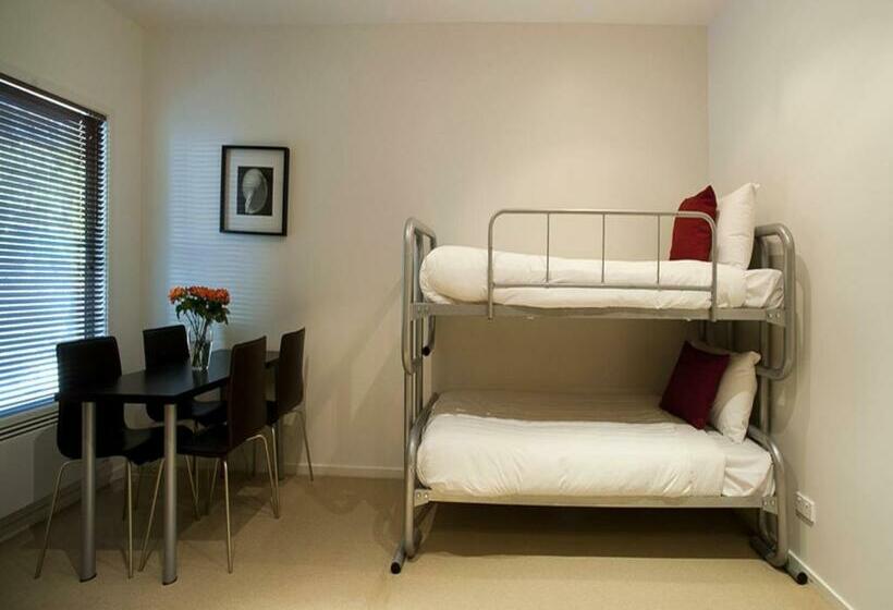 이그제큐티브 스튜디오, The Waves Apartments