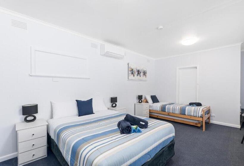 חדר סטנדרט לארבעה, Wattle Grove Motel Maryborough