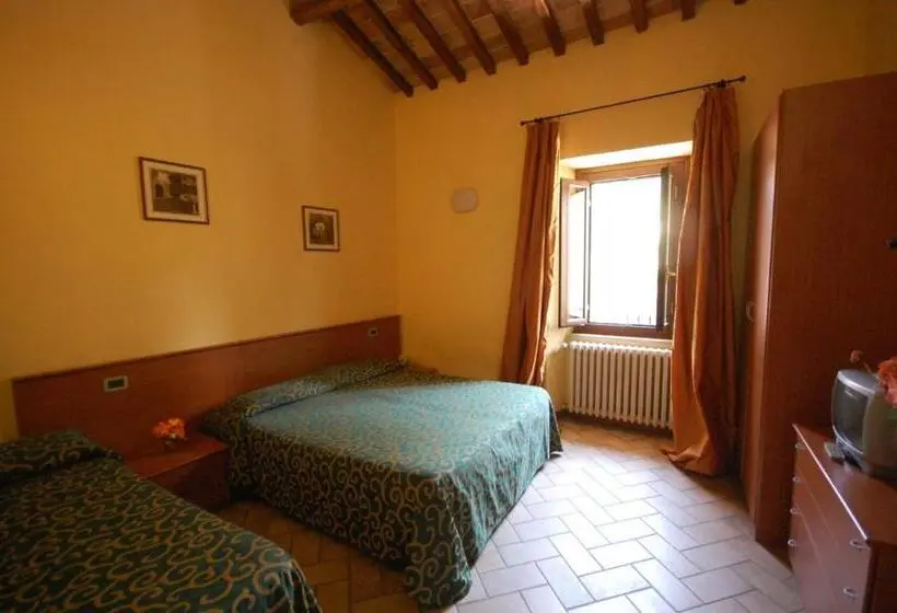 اتاق استاندارد سه نفره, Ostello Villa Redenta