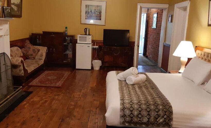 Deluxe Suite King Bed, Bourke Riverside Motel