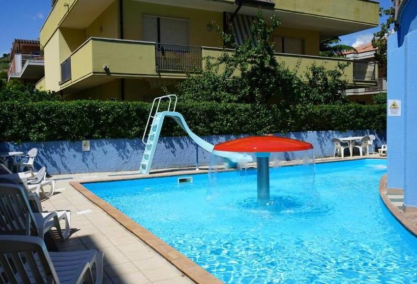 Economy Quadruple Room, Albatros