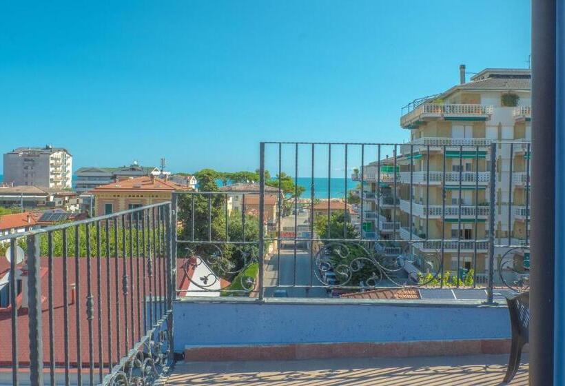 スタンダード4人部屋, Albatros