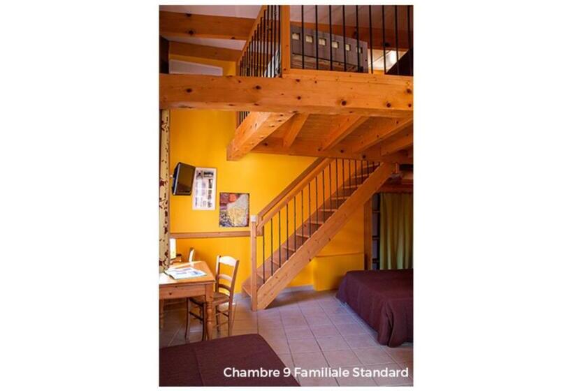 חדר סטנדרט לשלושה, Hôtel La Garenne