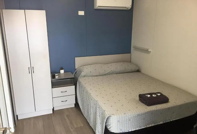Economy Yhden Hengen Huone, Manjimup Gateway