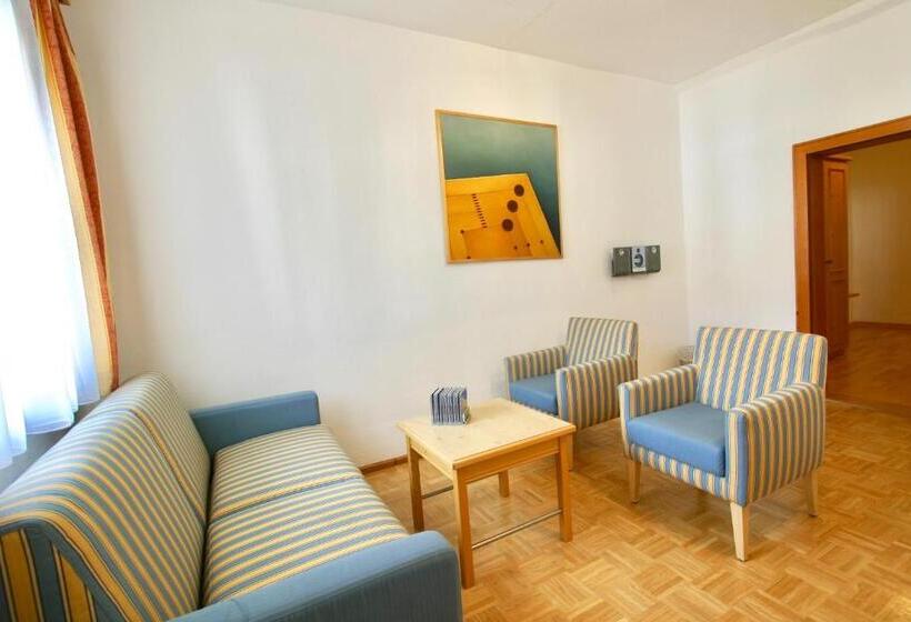 舒适型房间, Tschitscher