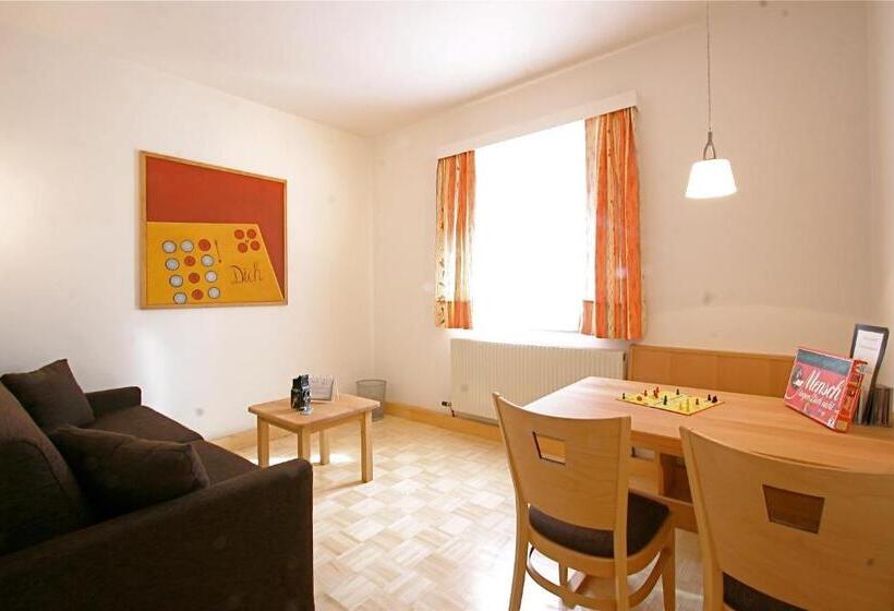 舒适型房间, Tschitscher