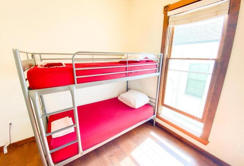 共用房间的床, International Travelers House Downtown San Diego  Adults Only