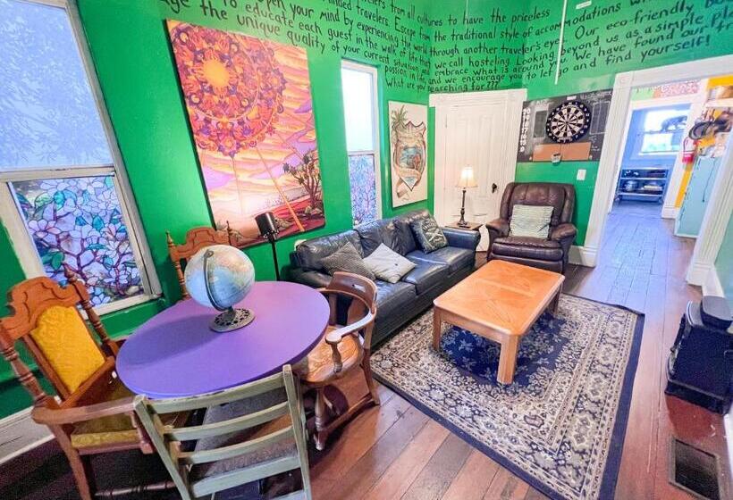 מיטה בחדר משותף, International Travelers House Downtown San Diego  Adults Only