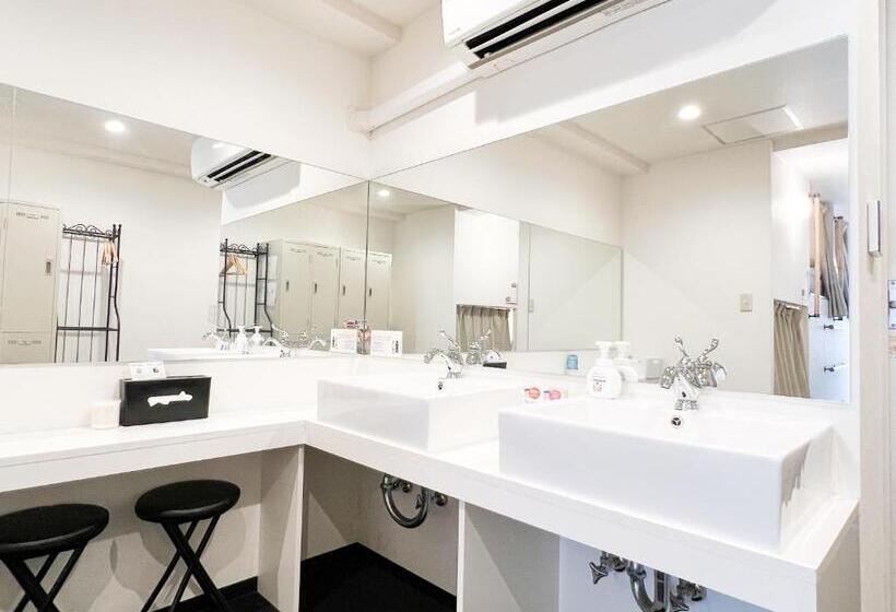 ルームシェアのワンベッド, Osaka Nipponbashi Evisu Hostel エビスホステル