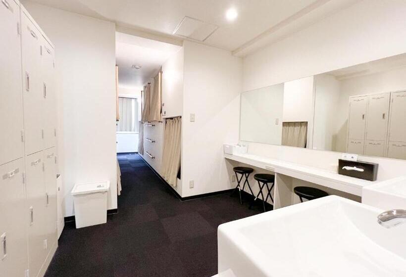 ルームシェアのワンベッド, Osaka Nipponbashi Evisu Hostel エビスホステル