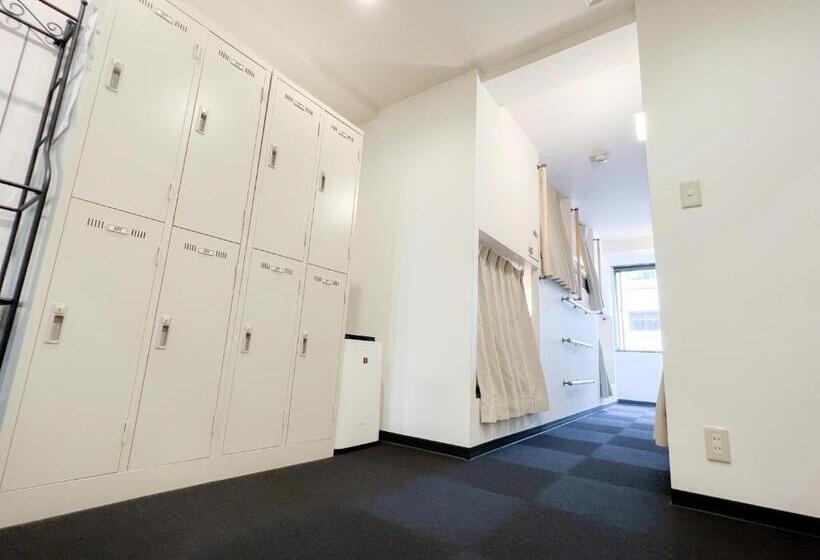 ルームシェアのワンベッド, Osaka Nipponbashi Evisu Hostel エビスホステル