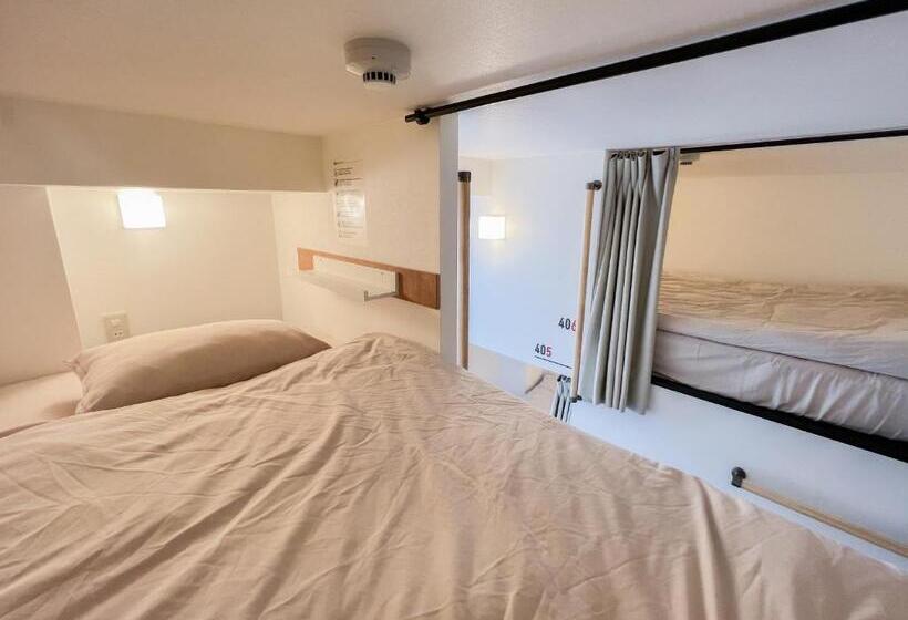 ルームシェアのワンベッド, Osaka Nipponbashi Evisu Hostel エビスホステル