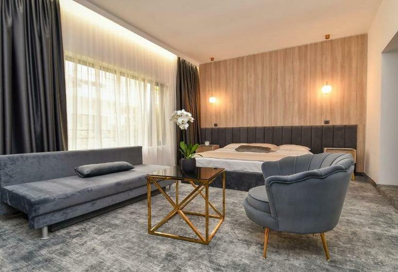 غرفة عائلية, Pensiunea Alfa