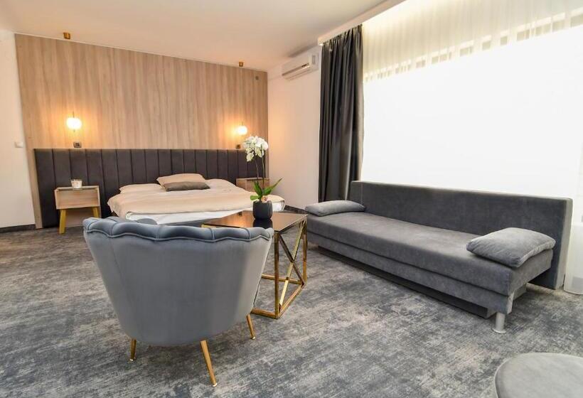 غرفة عائلية, Pensiunea Alfa