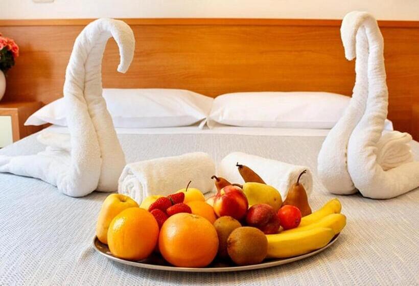 חדר דלוקס לשלושה, Pfa Hotel La Darsena   Follonica