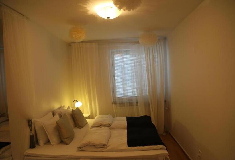 חדר משפחתי, Vingåker Hotell