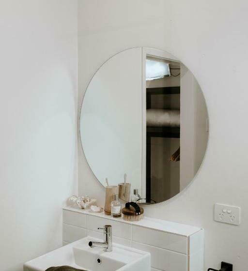 Семейный Номер, Yeppoon Surfside Motel