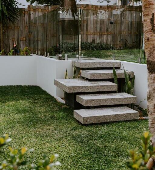 Дом 2 Спальни, Yeppoon Surfside Motel