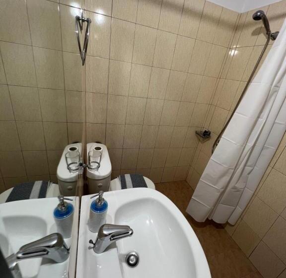 家庭间, Milo Ksamil