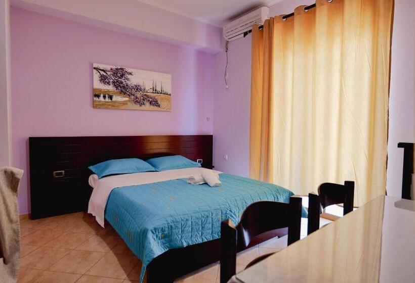 带阳台的豪华间, Milo Ksamil