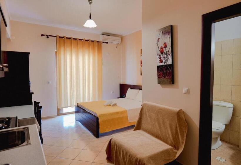 带阳台的豪华间, Milo Ksamil