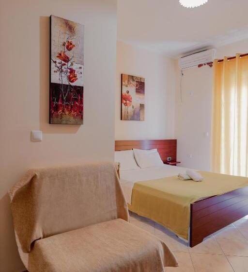 带阳台的豪华间, Milo Ksamil