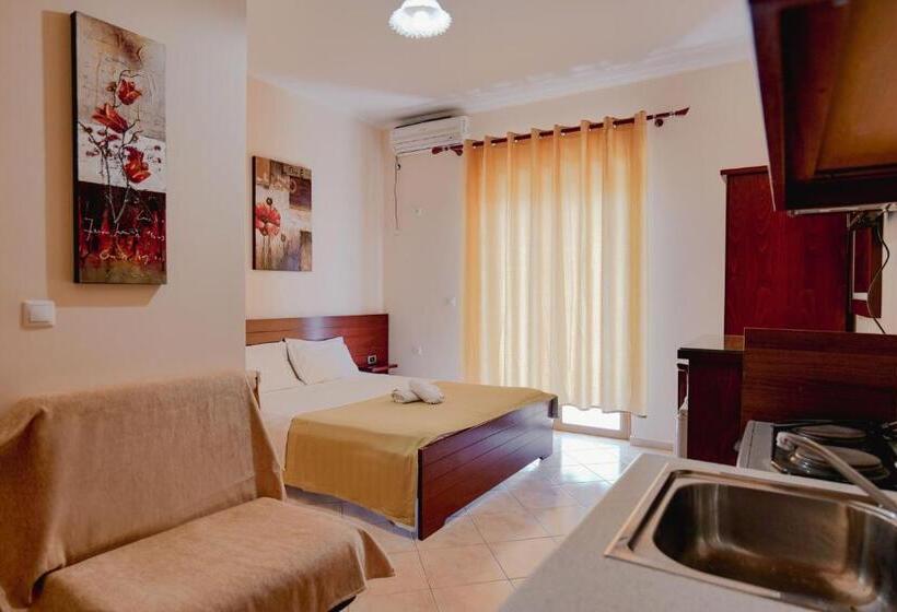 带阳台的豪华间, Milo Ksamil