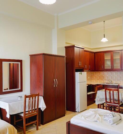 家庭间, Milo Ksamil