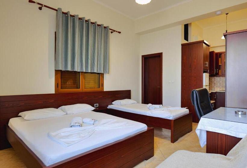 家庭间, Milo Ksamil