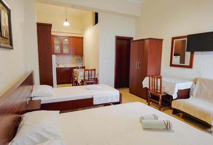 家庭间, Milo Ksamil