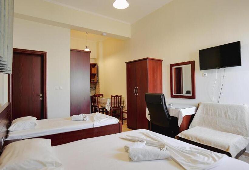 家庭间, Milo Ksamil