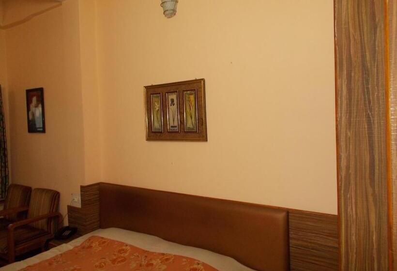 غرفة ديلوكس, Paramount