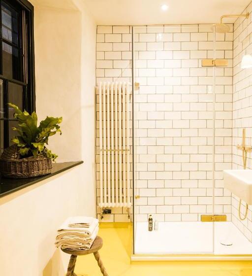 デラックスルーム, The Bull Inn