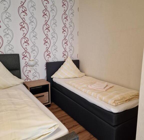 标准三人间, Weinhaus Am Stiftstor