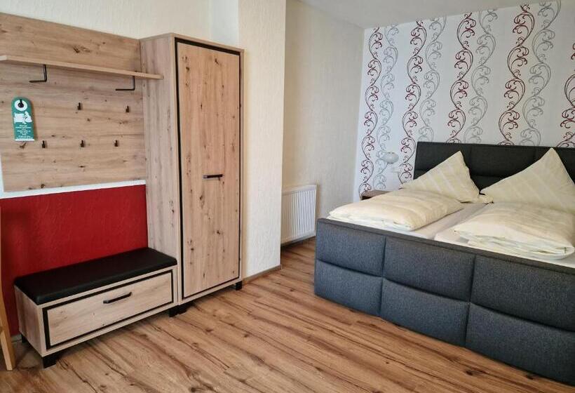 标准三人间, Weinhaus Am Stiftstor