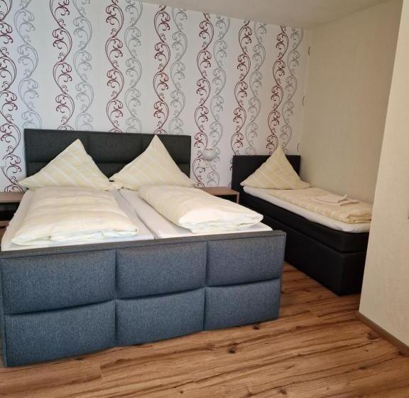 标准三人间, Weinhaus Am Stiftstor