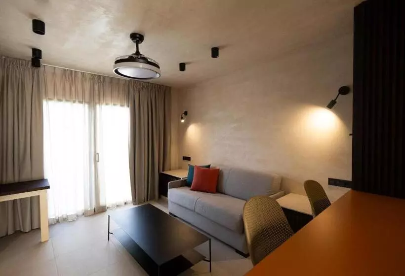 استودیوی استاندارد, Apartamentos Playazul