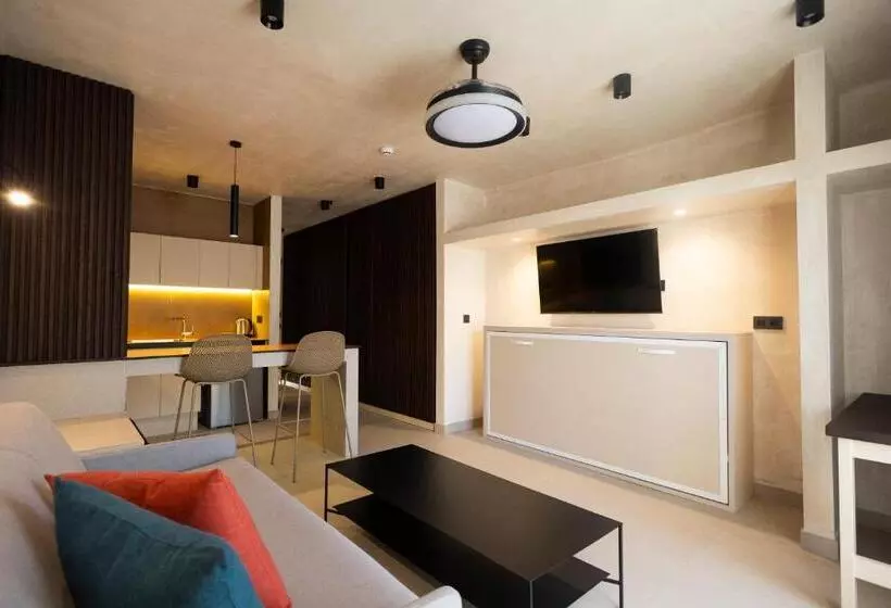 استودیوی استاندارد, Apartamentos Playazul