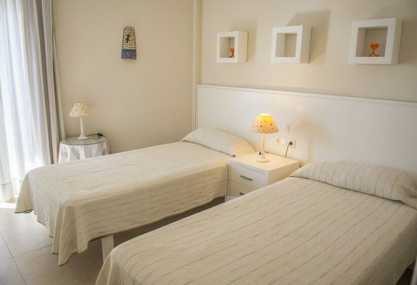 침실 3개 아파트, Hamilton Court