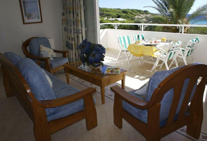 شقة 3 غرف, Hamilton Court