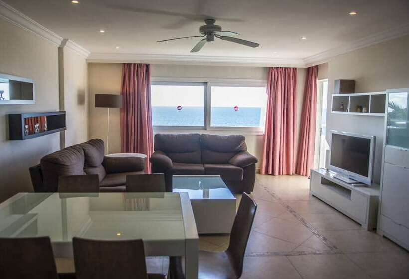 침실 3개 아파트, Hamilton Court