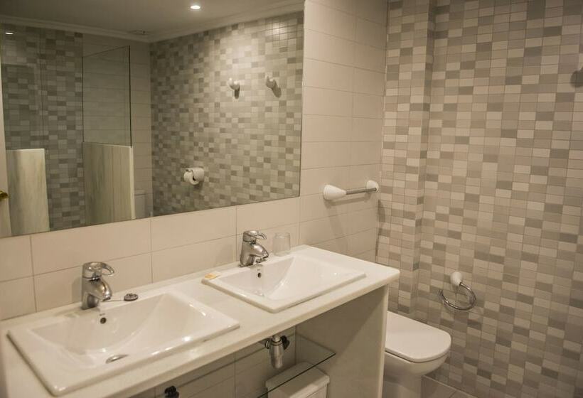 شقة 3 غرف, Hamilton Court