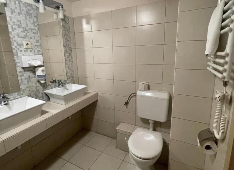 اتاق پریمیوم چهارنفره, Harmónia Hotel Sárvár