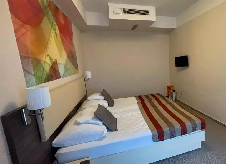 身障者適用スタンダードルーム, Harmónia Hotel Sárvár