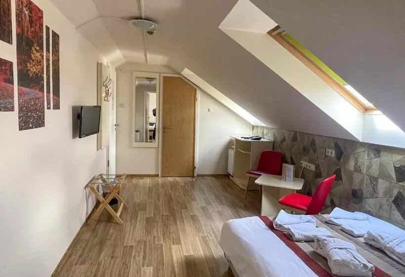 ファミリーステューディオ, Harmónia Hotel Sárvár
