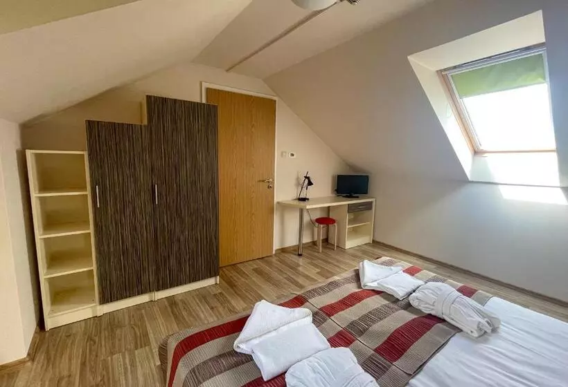 ファミリーステューディオ, Harmónia Hotel Sárvár